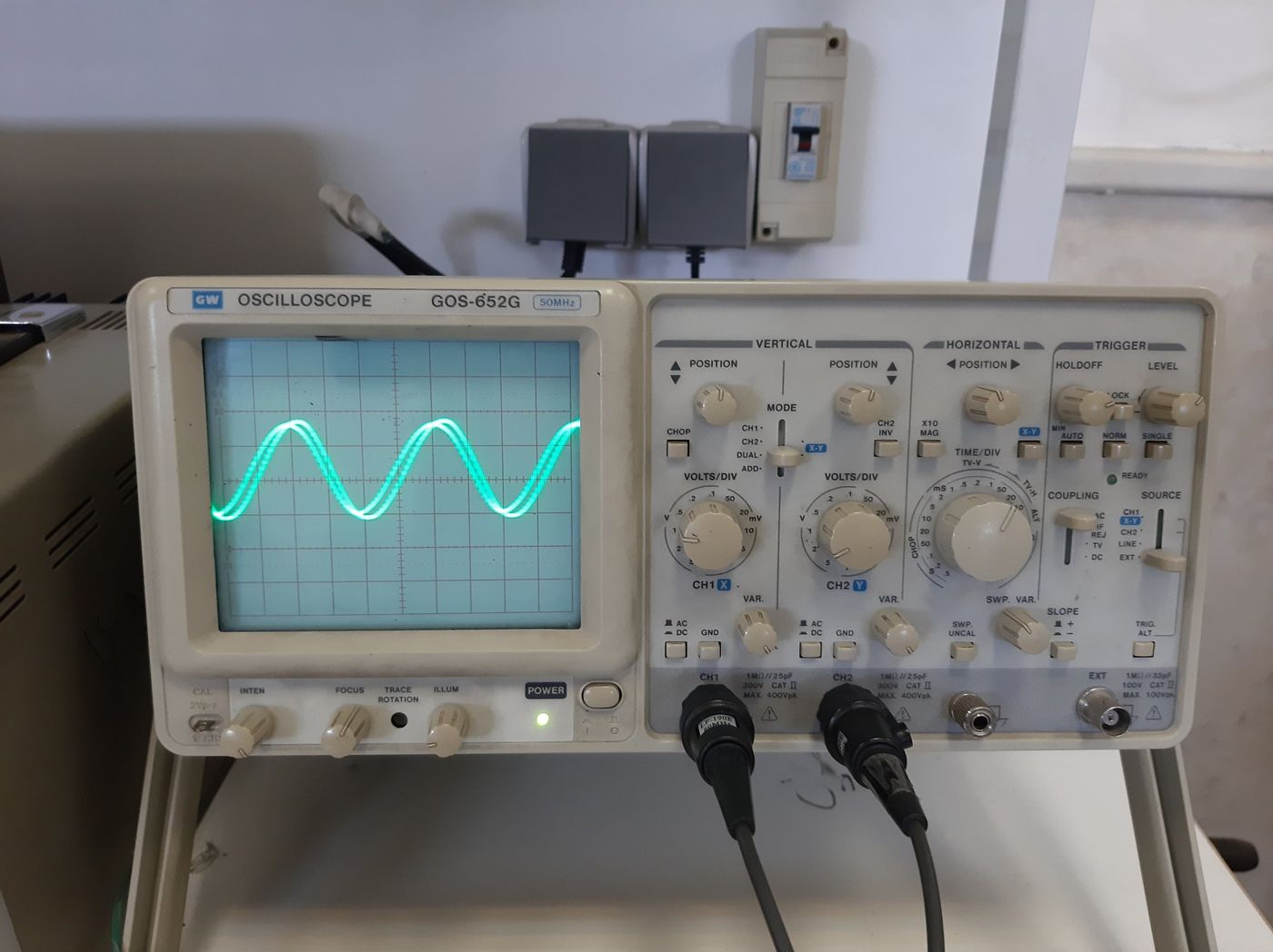 A sine wave on a GW GOS-652G oscilloscope during the Electrical Circuits Laboratory class